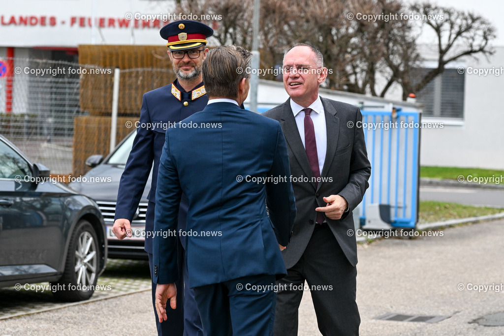Polizei_ Ehrung verdienter Beamten_ 21.03.2023-4 | 21.03.2023, Petzoldstrasse, AUT, Polizei Stuetzpunkt SIG, Ehrung verdienter Beamte, im Bild Andreas Pilsl (Landespolizeidirektor Ooe), BM Gerhard Karner (VP, Inneres), LR Wolfgang Hattmannsdorfer (VP)