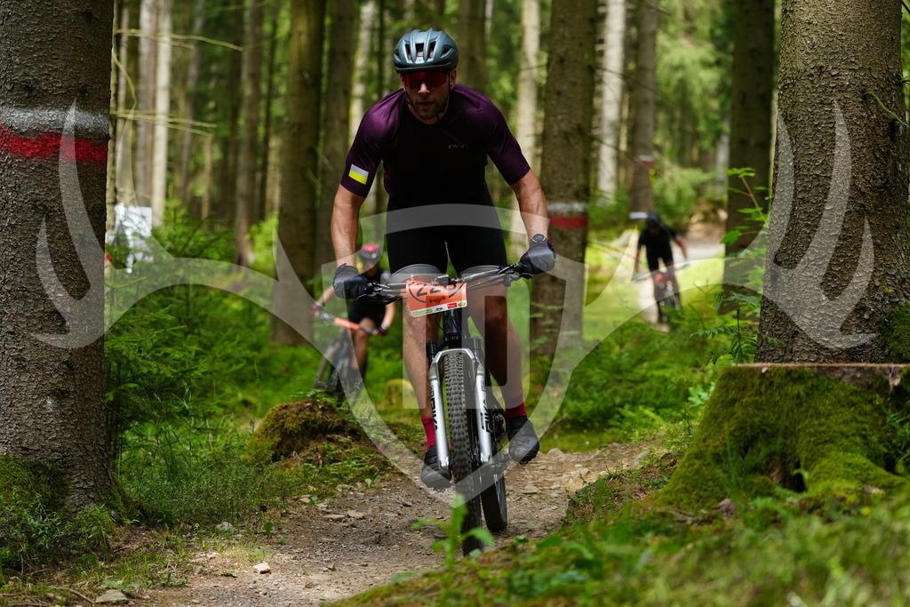 FC100374 | Fotogalerie der Treibjagd im Dunkelwald - Dein MTB Etappenrennen im Erzgebirge - Realisiert mit Pictrs.com