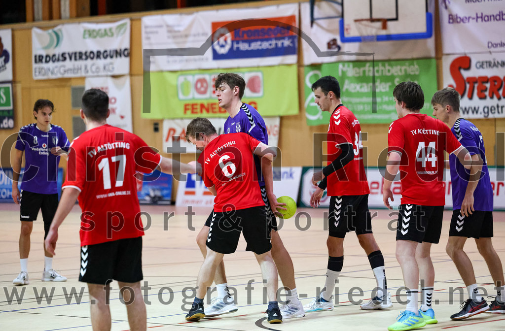 2022-11-12_041_SpVgg_Altenerding_III_gegen_TV_Altoetting_II | Erding, Deutschland, 12.11.2022:
Handball, Bezirksklasse Männer 2022 / 2023, 4. Spieltag, SpVgg Altenerding III gegen TV Altötting II, Endergebnis: 32:25

Levente Vas (TV Altötting, #17), Christian Ecker (TV Altötting, #6), Ferdinand Ewald (SpVgg Altenerding, #19), Johannes Resch (TV Altötting, #34), Johannes Petershofer (TV Altötting, #44)

Foto: Christian Riedel / fotografie-riedel.net