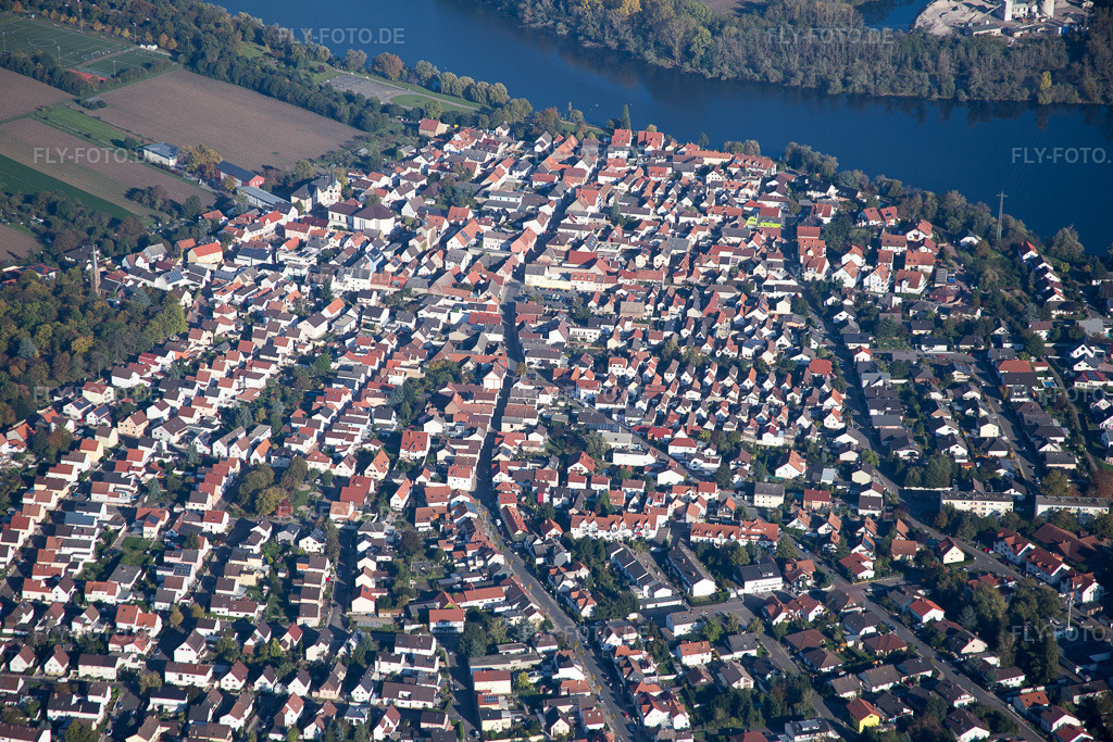 Luftbild: Stadtansicht vom Innenstadtbereich im Ortsteil Roxheim in Bobenheim-Roxheim im Bundesland Rheinland-Pfalz in Deutschland. Foto: IMG_074857.jpg vom 18.10.2014 durch Werner Riehm/FLY-FOTO.de