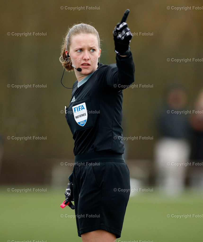 A_LUI_25022023_36 | SPORT,FUSSBALL,LL.OST ASKOE OEDT 1B-ST.AMGDALENA 25.02.2023IM BILD:FIFA-SCHIEDSRICHTERIN MARIA ENNSGRABER  FOTO:FOTOLUI