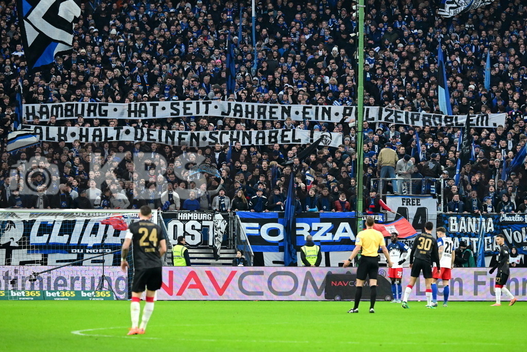 KBS Picture_HSV-Stuttgart_029 | HSV Nordtribuene mit Banner ,Sportplatz :  Volksparkstadion, - Realisiert mit Pictrs.com