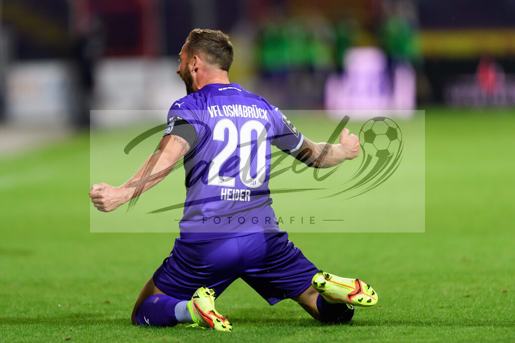 OSNVKO20210906_31 | Fussball, Herren: Marc Heider (VfL Osnabrueck) Torjubel, jubelt nach seinem Treffer zum 1:0 beim Spiel der 3. Liga zwischen VfL Osnabrueck und FC Viktoria Koeln im Stadion an der Bremer Bruecke am 06.09.2021 in Osnabrueck, Deutschland.DFB / DFL REGULATIONS PROHIBIT ANY USE OF PHOTOGRAPHS AS IMAGE SEQUENCES AND/OR QUASI-VIDEO. - Realisiert mit Pictrs.com