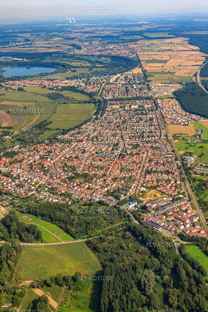 Eisenbahnstr | Luftbild: Eisenbahnstr im Ortsteil Eggenstein in Eggenstein-Leopoldshafen im Bundesland Baden-Württemberg in Deutschland. Foto: IMG_33468.jpg vom 05.09.2010 durch Werner Riehm/FLY-FOTO.de - Realisiert mit Pictrs.com