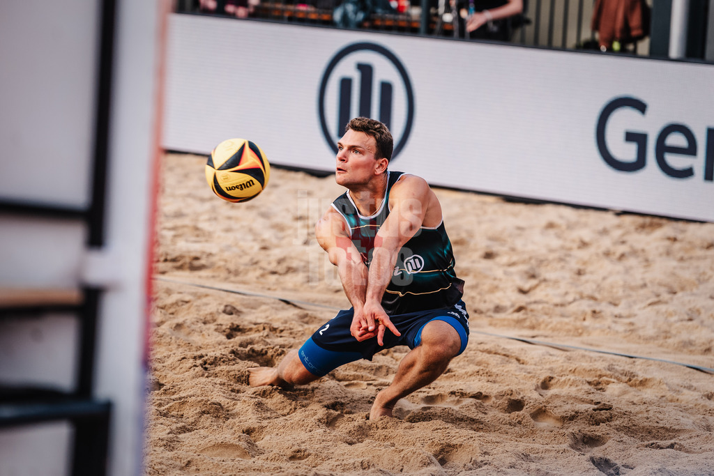 Beachvolleyball | Frauen | Allianz German Beach Tour 2025 | Tourstop Hamburg | 30.05.2025 | Daniel Kirchner bei der Annahme