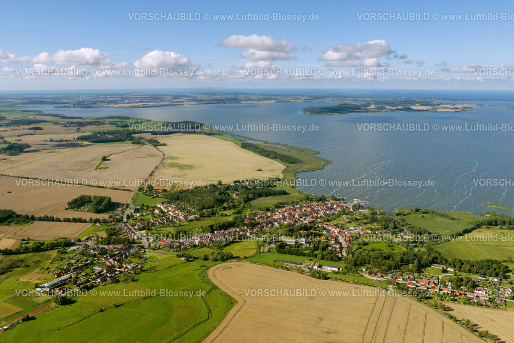 Lassan12083905 | Kirche und Pfarrheim Johannis II, Straßendorf, Boddengewässer Ost,  Lassan, Mecklenburg-Vorpommern, Deutschland, Europa