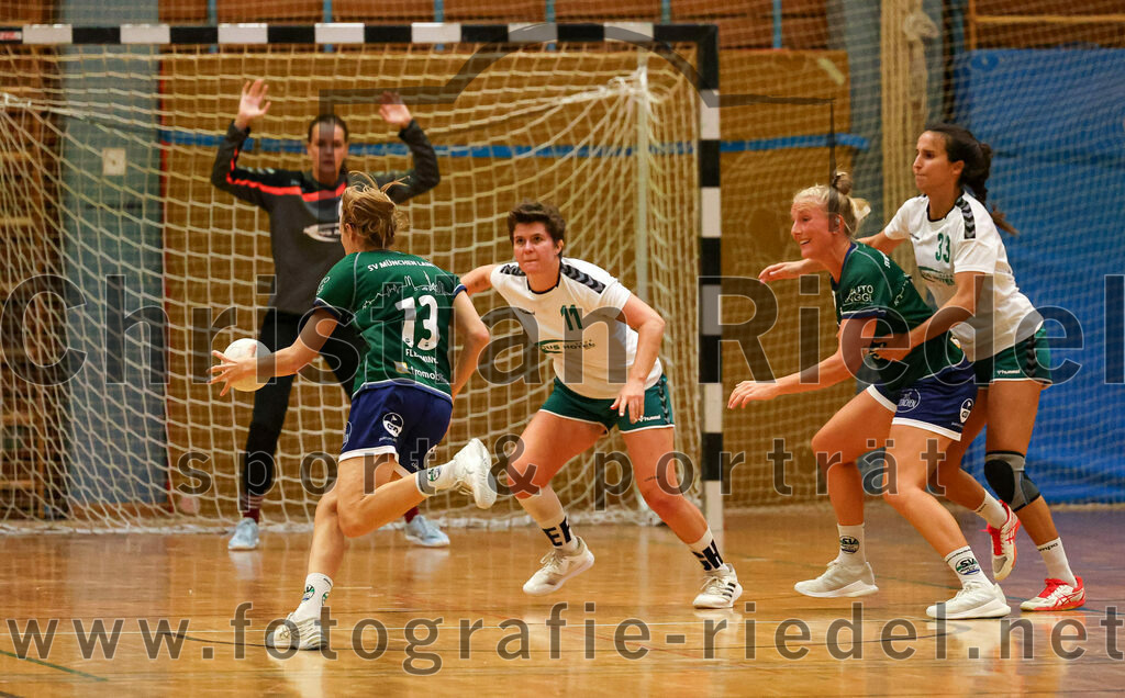 2023-09-16_042_TSV_Vaterstetten_gegen_SV_Muenchen_Laim | Baldham, Deutschland, 16.09.2023:
Handball, Bayernliga Frauen Staffel Süd 2023 / 2024, 1. Spieltag, TSV Vaterstetten gegen SV München Laim, Endergebnis: 23:34

Ronja Flemming (SV München Laim, #13), Anna-Lena Vogel (TSV Vaterstetten, #11), Sophie Heringer (SV München Laim, #7), Katrin Eisch (TSV Vaterstetten, #33)

Foto: Christian Riedel / fotografie-riedel.net