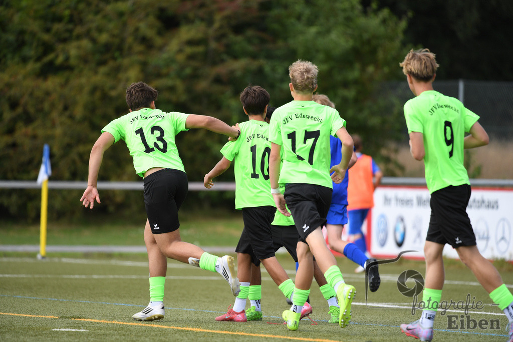 FC Rastede-JFV Edewecht | C-Jugend Landesliga; FC Rastede (blau)-JFV Edewecht (grün) am 16.08.2025 in Rastede (Sportanlage Köttersweg), Photo: Philip Eiben 2025 - Realisiert mit Pictrs.com