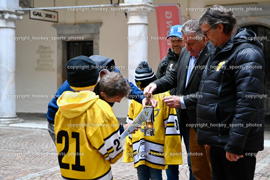 European Youth Olympic Festival EYOF 2023 Pressekonferenz | ÖSTERREICHISCHES OLYMPISCHES COMITÉ Christoph Sieber, Olympisches Feuer, Giuseppe Mion, Obmann EC Hornets Spittal Ludwig Zauchner, Jugendspieler EC Hornets Spittal