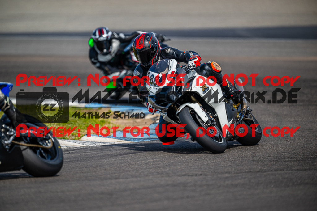 MaZZes_FotoMatrix_230410_8169 | ROT