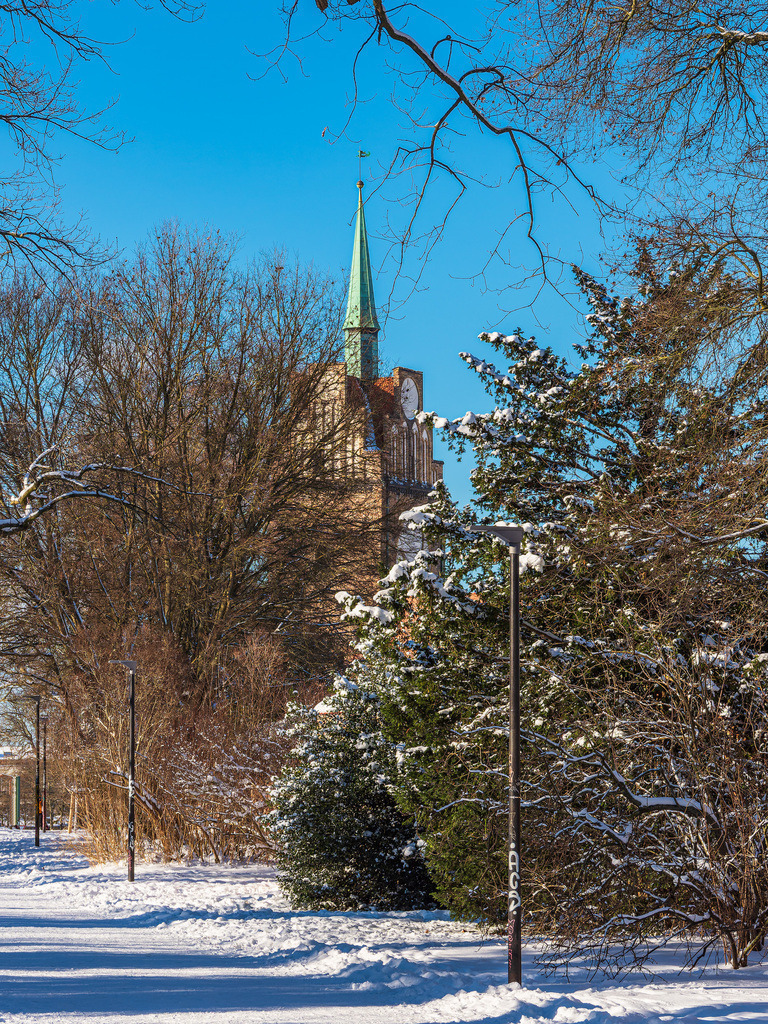 Blick auf das Kröpeliner Tor im Winter in der Hansestadt Rostock | Blick auf das Kröpeliner Tor im Winter in der Hansestadt Rostock.