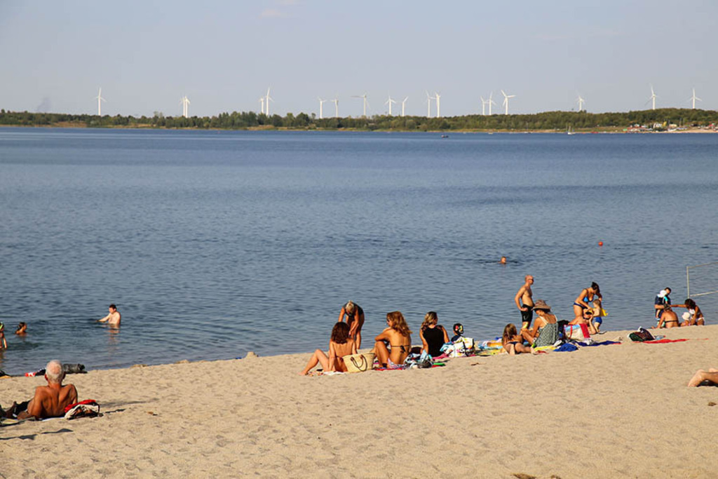 Schladitzer See - Biedermeierstrand | Entdecke über 20 Kategorien Leipzig-Motive: Foto-Downloads, hochwertige Poster, Leinwand- & Fine-Art-Prints. Jetzt Lieblingsfoto im Bildlexikon Leipzig Shop bestellen!
