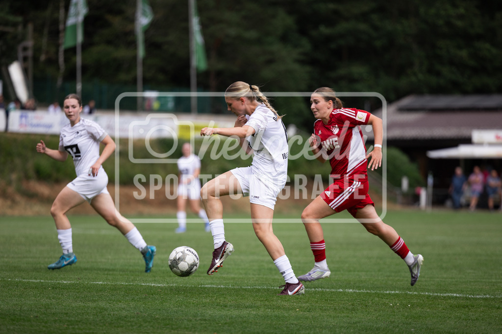 Fußball I Frauen I Testspiel I SpVg Aurich - DJK Arminia Ibbenbüren I 15287 | realhellocedii - Realisiert mit Pictrs.com