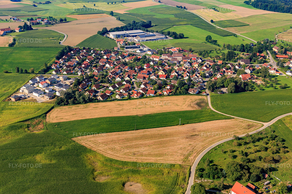Luftbild: Ortsansicht aus Nordosten im Ortsteil Zollenreute in Aulendorf im Bundesland Baden-Württemberg in Deutschland. Foto: IMG_129068.jpg vom 04.09.2021 durch Werner Riehm/FLY-FOTO.de