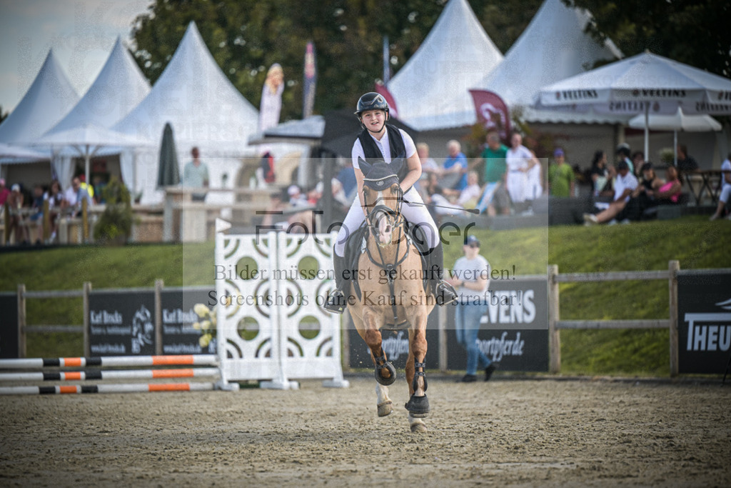 DOS_0282 | Entdecke hochwertige Reitturnierfotos von Foto Oger. Professionell, emotional und authentisch – jetzt Lieblingsmomente im Shop bestellen. - Realisiert mit Pictrs.com