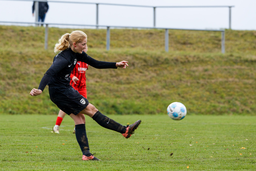 HOHFCH_251109_8558 | 1.FC Heidenheim 1846 II vs. GAST, Fußball, Frauen, Bezirksliga, 2025/2026, X. Spieltag, 03.10.2025 in Heidenheim, Kunstrasen b. Voith-Arena West(Foto: Michael Bulling) - Realisiert mit Pictrs.com