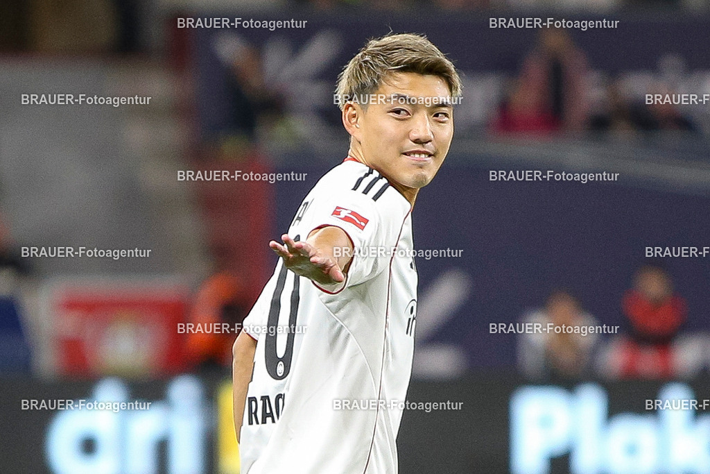 Bayer 04 Leverkusen vs Eintracht Frankfurt - Bundesliga  | Leverkusen, Deutschland, 12.09.25:   Ritsu Doan (Eintracht Frankfurt) gestikuliert, Gestik waehrend des Spiels der Bundesliga zwischen  Bayer 04 Leverkusen vs Eintracht Frankfurt in der BayArena(Foto von Brauer-Fotoagentur / Adrian Schlueter)