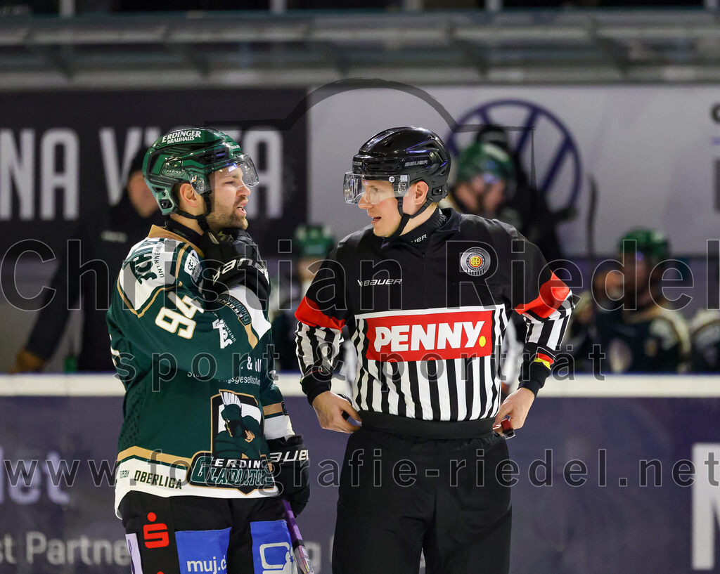 2025-12-28_048_TSV_Erding_gegen_onesto_Tigers_Bayreuth | Erding, Deutschland, 28.12.2025:Eishockey, Oberliga Süd 2025 / 2026, 31. Spieltag, TSV Erding gegen onesto Tigers Bayreuth, Endergebnis: 6:5 n.V.Markus Eberhardt (Erding Gladiators, #94)Foto: Christian Riedel / fotografie-riedel.net