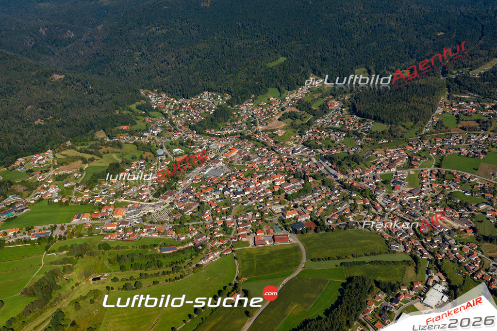 Das Luftbild der Stadt Bodenmais wurde 2021 vom Flugzeug heraus erstellt (keine Drohne) Aufnahmehöhe ca.450 Meter- hohe Bildauflösung und Druck-Qualität garantiert!