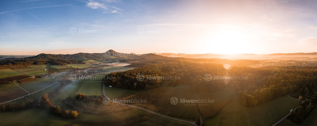 Kaiserberge im Sonnenaufgang bei Nebeldunst | löwenblicke | shop