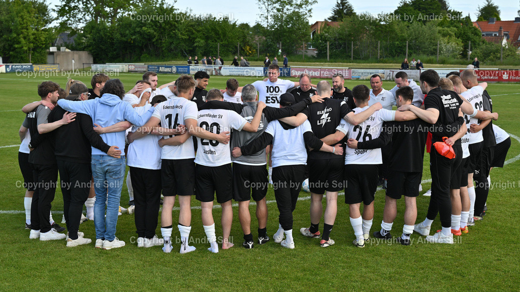 Eckernförder SV vs PSV Neumünster | Ansprache nach dem Spiel von Trainer Maik Haberlag (ESV) / Fußball-Oberliga Männer 2024/2025 / Eckernförder SV vs PSV Neumünster / Stadtwerke-Arena / Eckernförde / 17.05.25 - Realisiert mit Pictrs.com