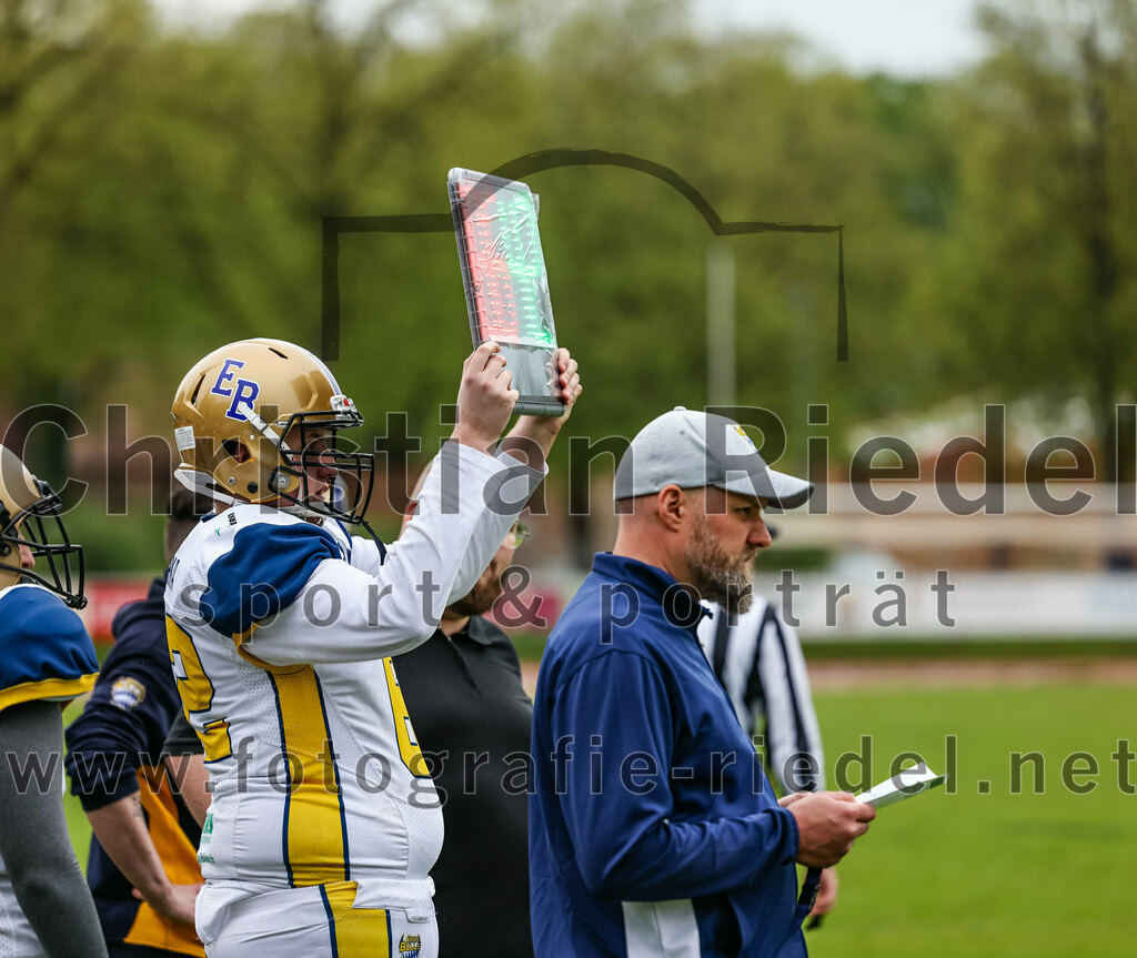 2022-04-30_026_Erding_Bulls_gegen_Regensburg_Phoenix | Erding, Deutschland, 30.04.2022:
Football, Regionalliga 2022, 1. Spieltag, Erding Bulls gegen Regensburg Phoenix

Foto: Christian Riedel / fotografie-riedel.net