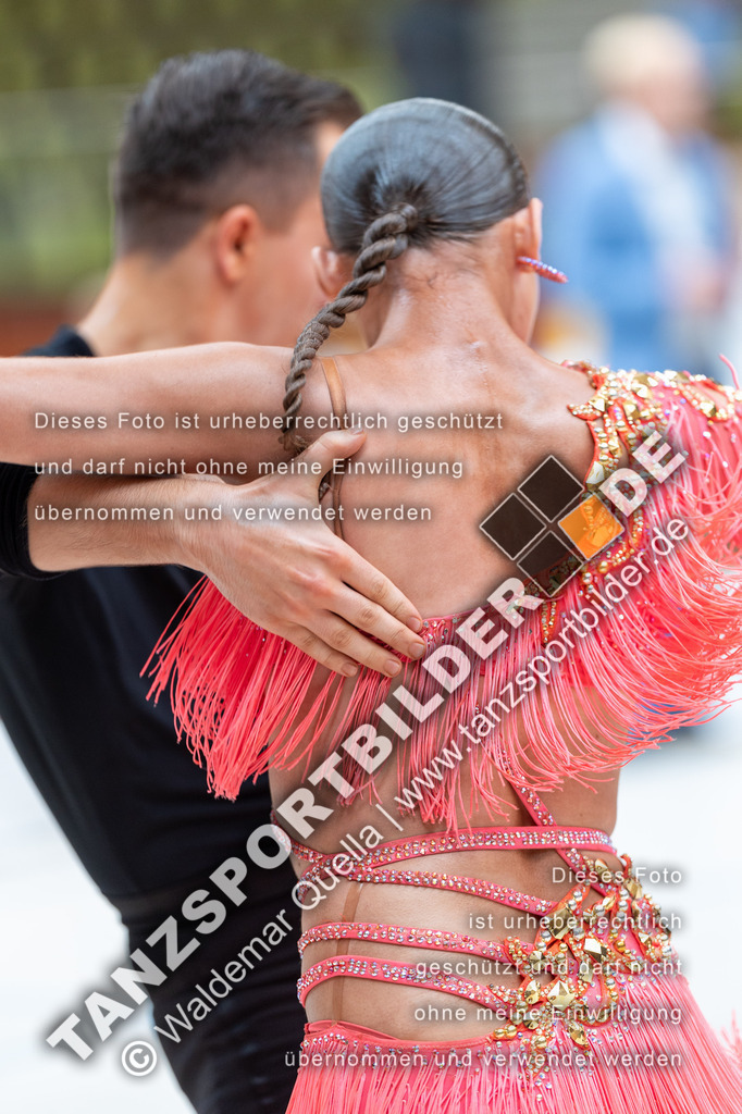 20240810-01021 | Hier finden Sie Tanz Bilder vom Latein und Standard Formationen tanzen. Sportbilder vom Tanzsport. Schöne Fotos und von Weltmeisterschaft, Europameisterschaft, Bundesliga, Regionalliga, Oberliga und Landesliga sowie von GOC Stuttgart, DanceComp, WM Bremen