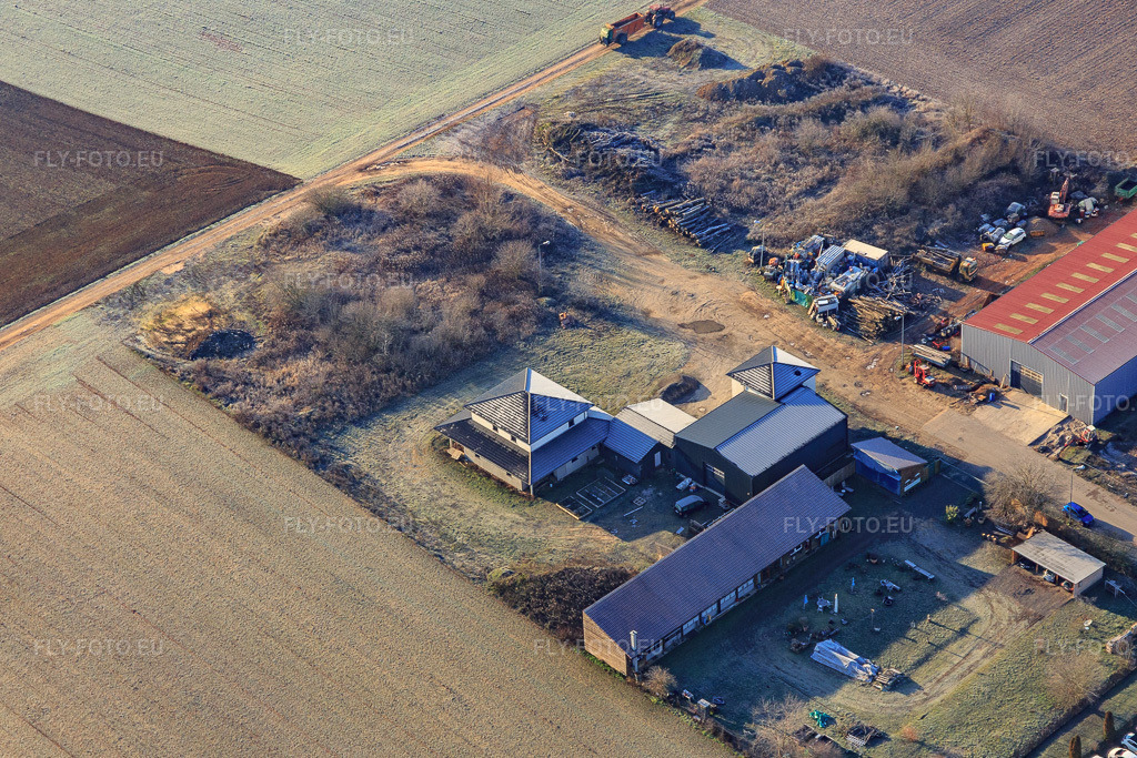 Vue aérienne: Parc industriel ZA Kiesweg avec Serrurerie Strasser Sarl, IONOS Datacenter, GARAGE MODERY à Niederlauterbach dans le département Bas Rhin, France – .Photo: IMG_124059.jpg prise le 11/01/2021 par Werner Riehm/FLY-FOTO.eu – Résolution de l'original: 5179 x 3453 px – GARAGE MODERY