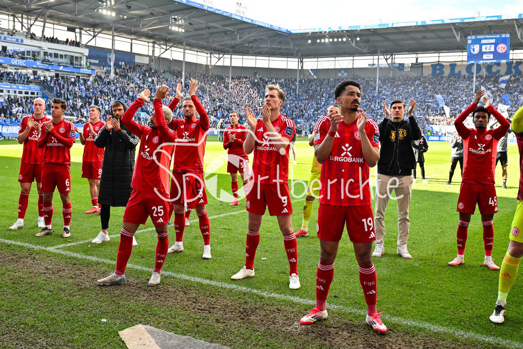 1. FC Magdeburg - Fortuna Düsseldorf | Die Spieler der Fortuna versammeln sich nochmal vorm Gaesteblock und bedanken sich bei den mitgereisten Fans / 2. Bundesliga: 1. FC Magdeburg - Fortuna Duesseldorf, Avnet-Arena am 18.05.2025 / DFL REGULATIONS PROHIBIT ANY USE OF PHOTOGRAPHS AS IMAGE SEQUENCES AND/OR QUASI-VIDEO /  Matthias ZIMMERMANN (Fortuna Duesseldorf 25), Vincent VERMEIJ (Fortuna Duesseldorf 9), Emmanuel IYOHA (Fortunda Duellesdorf 19)