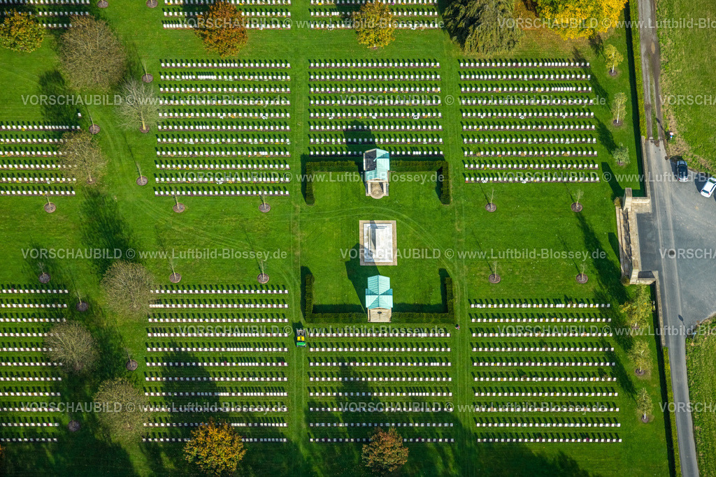 Kamp-Lintfort241013748 | Luftbild, englischer Militärfriedhof Rheinberg War Cemetery 1939 - 1945, Gräberfeld Soldaten Friedhof Alliierte Piloten 2WK, Rossenray, Kamp-Lintfort, Ruhrgebiet, Nordrhein-Westfalen, Deutschland