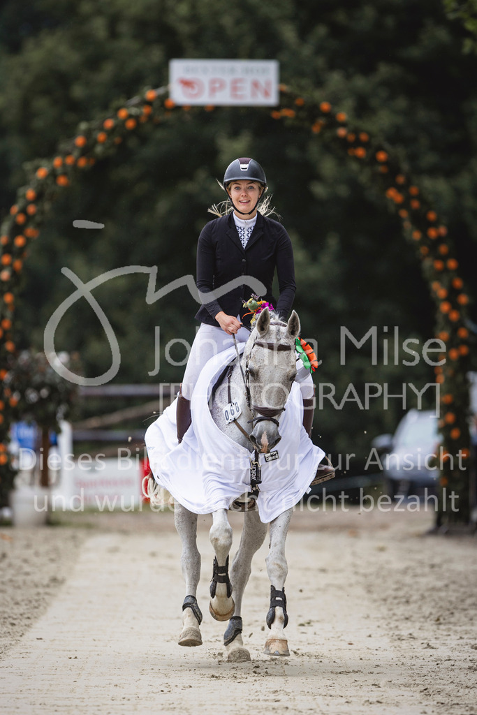 240712_BHO_A2-Springen-2-244 | Deine schönsten Turniermomente als professionelle Fotos! Entdecke hochwertige Pferdesport-Fotografie im Online-Shop. Jetzt Fotos finden & bestellen!