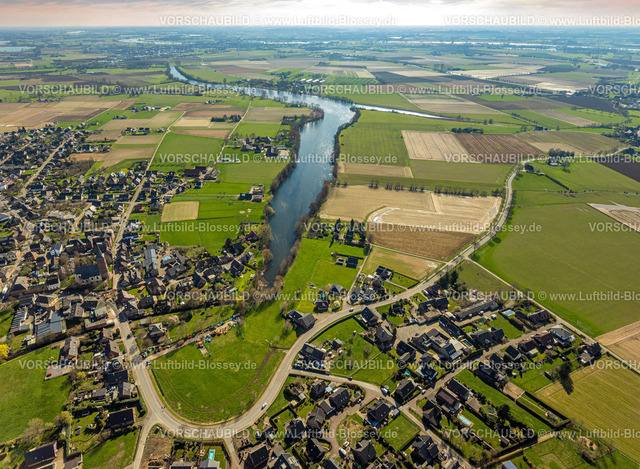 Rees240312393Millingen | Luftbild, Millinger Meer Landwehr, Wohngebiet Ortsansicht Millingen mit Wiesen und Feldern mit blauem Himmel und Wolken, Fernsicht, Millingen, Rees, Nordrhein-Westfalen, Deutschland