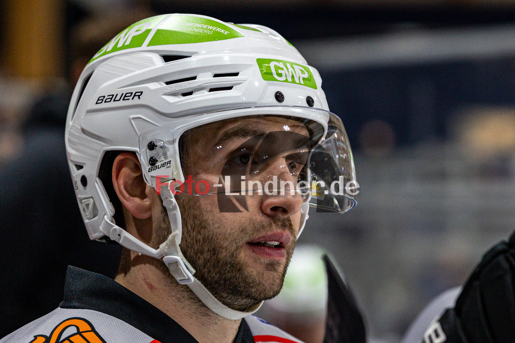 TSV Peißenberg Miners vs ESC River Rats Geretsried | Eishockey Bayernliga 2023/2024, TSV Peißenberg Miners vs ESC River Rats Geretsried,
Dominik EBENTHEUER (Miners 91) auf der Bank,
2023-12-26 in Geretsried (Eisstadion)
91 Dominik EBENTHEUER (Miners 91)
Copyright: WolfgangxLindner foto-lindner.de