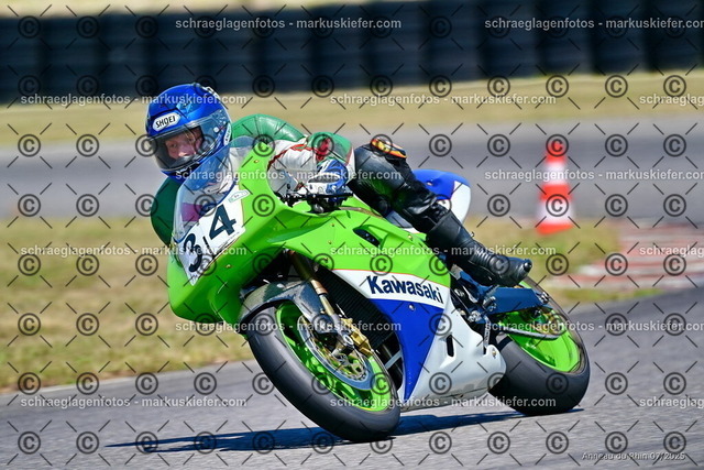 25bc03-1325 | markuskiefer.com - Realisiert mit Pictrs.com