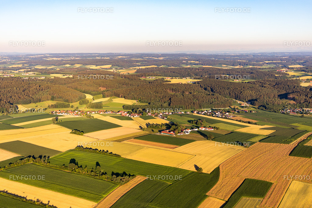 Thanndorf https://www.gemeinde-rossbach.de/ | Luftbild: Thanndorf https://www.gemeinde-rossbach.de/ im Ortsteil Thanndorf in Roßbach im Bundesland Bayern in Deutschland. Foto: IMG_132870.jpg vom 02.07.2022 durch ©2025 Werner Riehm fly-foto.de/copyright - Realisiert mit Pictrs.com