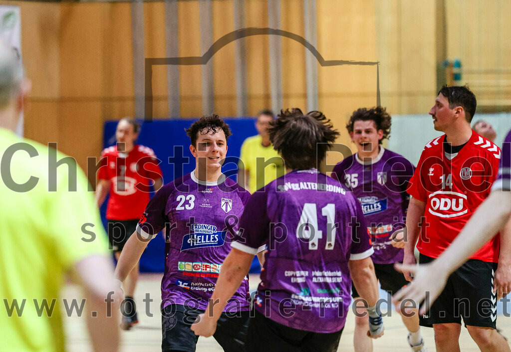 2024-01-27_103_SpVgg_Altenerding_gegen_TV_Altoetting | Erding, Deutschland, 27.01.2024:
Handball, Bezirksoberliga Männer 2023 / 2024, 13. Spieltag, SpVgg Altenerding gegen TV Altötting, Endergebnis: 30:28

Moritz Sturm (SpVgg Altenerding, #23), Kilian Jödecke (SpVgg Altenerding, #41), Jakob Köhler (SpVgg Altenerding, #35), Stefan Baaken (TV Altötting, #14)

Foto: Christian Riedel / fotografie-riedel.net