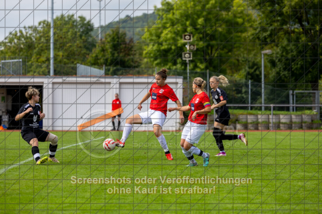 20250928_130853_0142 | #,1.FC Donzdorf (schwarz) vs. TV Derendingen (rot), Fussball, Frauen-Verbandsliga Württemberg, 03. Spieltag, Saison 2025/2026, Rasenplatz Lautertal Stadion, Süßener Straße 16, 73072 Donzdorf, 28.09.2025 - 13:00 Uhr,Foto: PhotoPeet-Sportfotografie/Peter Harich