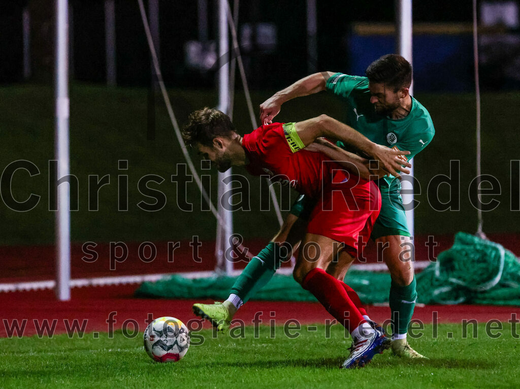 2023-09-01_045_SC_Baldham-Vaterstetten_gegen_TSV_1877_Ebersberg | Vaterstetten, Deutschland, 01.09.2023:
Fußball, Kreisliga 2023 / 2024, 3. Spieltag, SC Baldham-Vaterstetten gegen TSV 1877 Ebersberg, Ergebnis: 1:2

Niklas Stepanek (SC Baldham-Vaterstetten, #28), Timo Schaller (TSV 1877 Ebersberg, #7)

Foto: Christian Riedel / fotografie-riedel.net