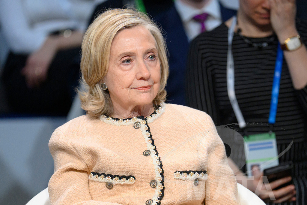 _DWA0318 | Die US-Politikerin Hillary Clinton auf der Veranstaltung Girls Just Want to Have Fundamental Rights: Fighting the Global Pushback im Rahmen der Münchner Sicherheitskonferenz 2026. München, 14.02.2026 Bayern Deutschland - Realisiert mit Pictrs.com