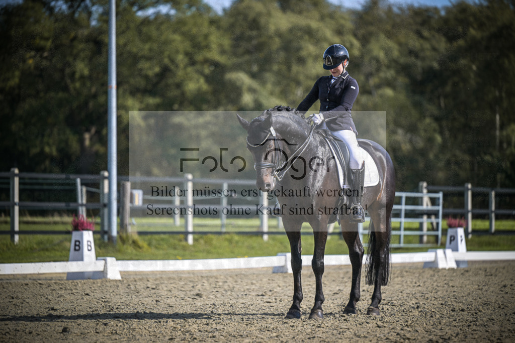 DOS_1246 | Entdecke hochwertige Reitturnierfotos von Foto Oger. Professionell, emotional und authentisch – jetzt Lieblingsmomente im Shop bestellen.Deutschlandweite Turnierfotografie. - Realisiert mit Pictrs.com