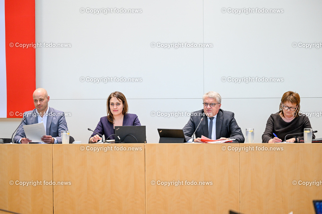 Gemeinderatsitzung Linz_ Altes Rathaus_ 21.03.2024-5 | 21.03.2024, Altes Rathaus Linz, AUT, Gemeinderatsitzung, im Bild Martin Hajart (VP, Vize-Bgm. der Stadt Linz), Tina Bloechl (SP, Vize-Bgmin. der Stadt Linz), Klaus Luger (SP, Bgm. der Stadt Linz), Tina Bloechl (SP, Vize-Bgmin. der Stadt Linz)