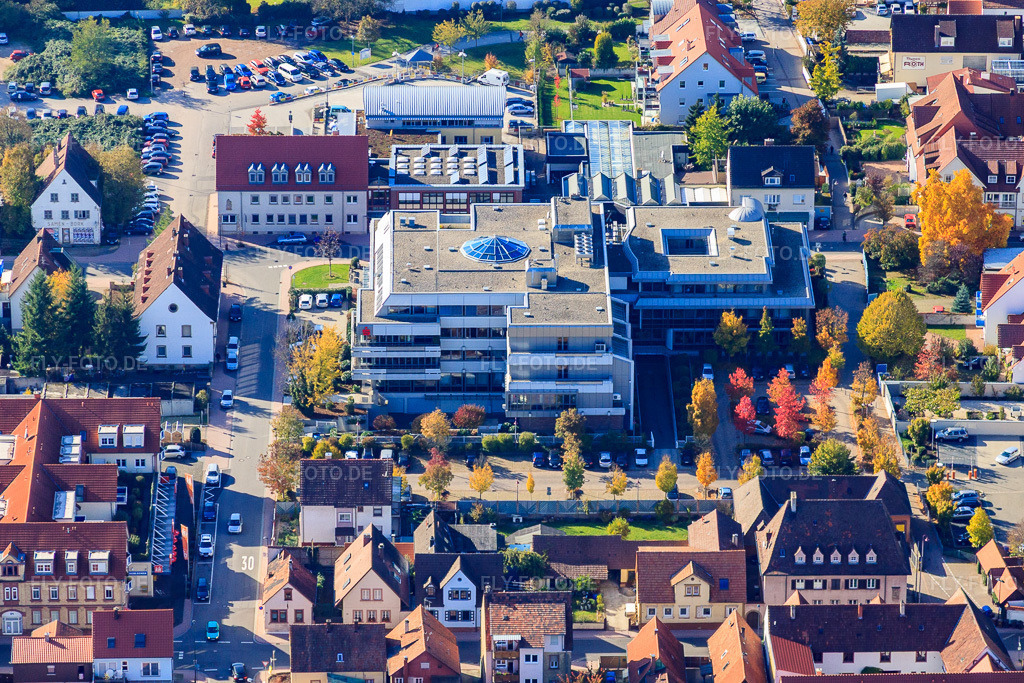 Luftbild: Gartenstraße Verbandsgemeindeverwaltung und Sparkasse in Kandel im Bundesland Rheinland-Pfalz in Deutschland. Foto: IMG_34962.jpg vom 26.10.2010 durch Werner Riehm/FLY-FOTO.de