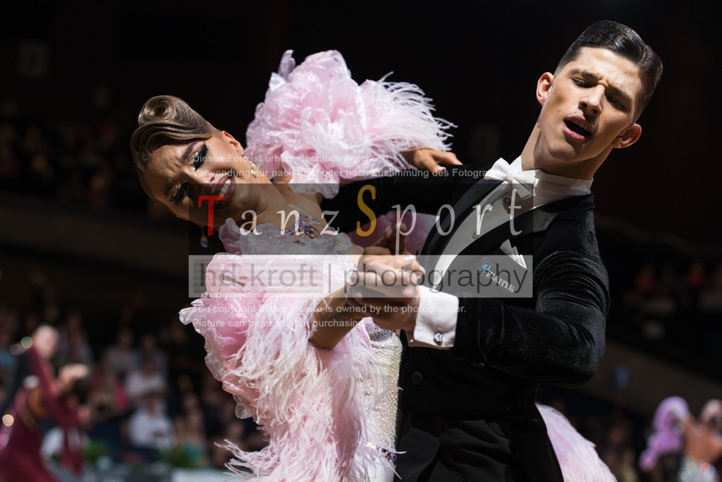 20250820_WDSF Standard Rising Stars R3-3314 | Tanzsportbilder, Standardtanz, Lateintanz, WDSF, DTV, LTVB, dancecomp, goc, hessen tanzt, blaues band der spree, walzer, tango, wiener walzer, slowfox, quickstepp, samba, rumba, cha-cha-cha, paso doble. jive, hd-kroft photography, turniertanzsport