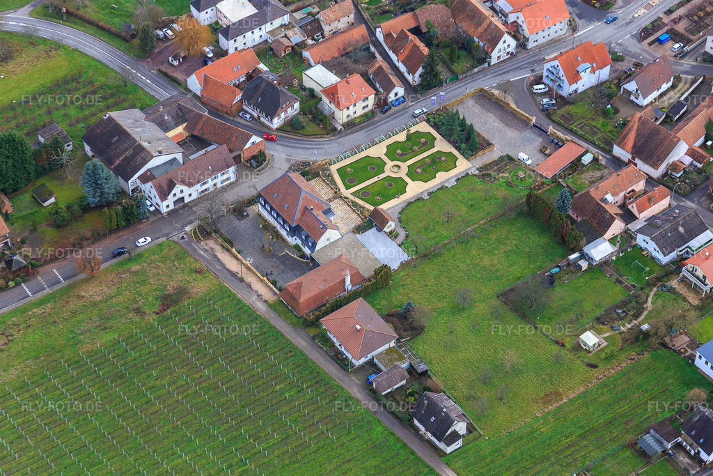 Park des Hotel Schlössl Oberotterbach http://www.schloessl-suedpfalz.de/ | Luftbild: Park des Hotel Schlössl Oberotterbach http://www.schloessl-suedpfalz.de/ in Oberotterbach im Bundesland Rheinland-Pfalz in Deutschland. Foto: IMG_085765.jpg vom 08.01.2016 durch Werner Riehm/FLY-FOTO.de - Realisiert mit Pictrs.com