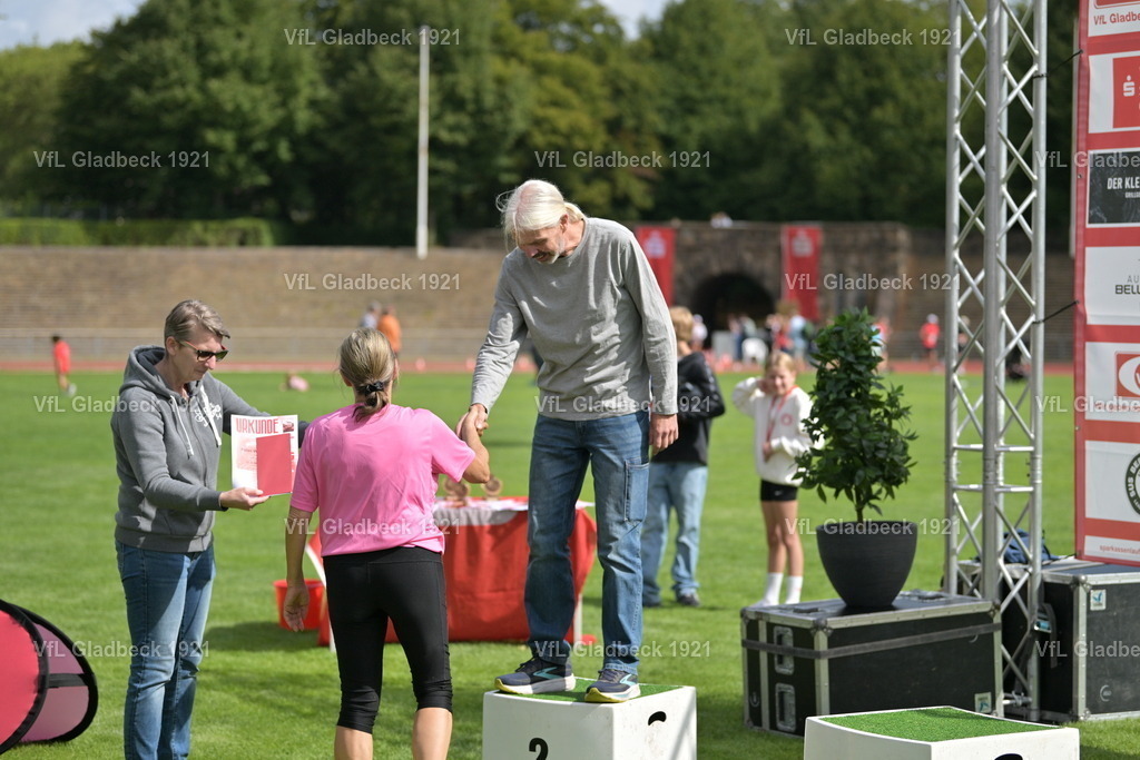 2026-08-23_Sparkassenlauf_Siegerehr_KH_00030 | Die Fotografen - Realisiert mit Pictrs.com