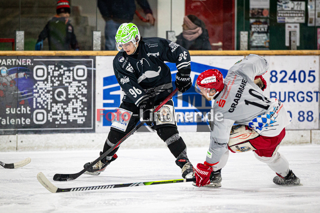 TSV Peißenberg MINERS gegen TEV Miesbach | Eishockey Bayernliga Herren Vorrunde 2024/25, TSV Peißenberg MINERS gegen TEV Miesbach, 20241201,Zweikampf zwischen Lynnden PASTACHAK (MINERS 96) und Michael GRABMAIER (TEVM 10),2024-12-01 in Peißenberg (Eisstadion Peißenberg)Lynnden PASTACHAK (MINERS 96), Michael GRABMAIER (TEVM 10)Copyright: WolfgangxLindner