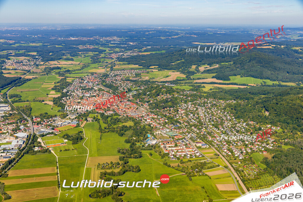 Luftaufnahme der Stadt Hersbruck - Die Luftaufnahme wurde 2025 vom UL-Flugzeug heraus erstellt ( keine Drohne ) - Hochauflösende Luftaufnahme - für professionelle Ausdrucke geeignet. Die Geschenkidee !Mit Lizenz und Bildrechte bestellbar