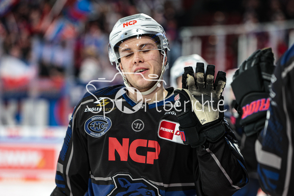 Nuernberg ICE Tigers - Augsburger Panther | Dennis LOBACH (NIT #26) freut sich ueber den treffer zum 4-2