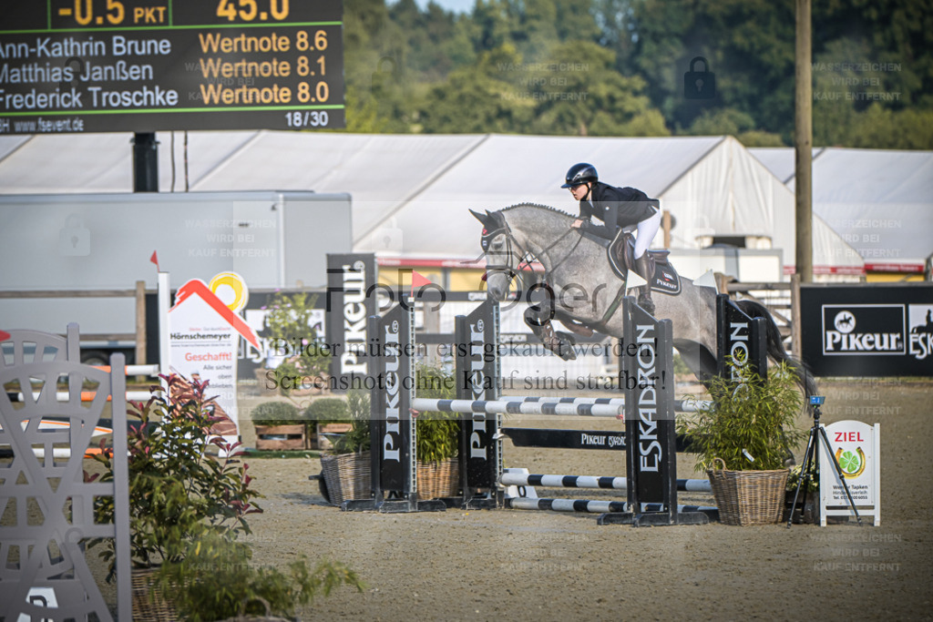 DOS_8337 | Entdecke hochwertige Reitturnierfotos von Foto Oger. Professionell, emotional und authentisch – jetzt Lieblingsmomente im Shop bestellen. - Realisiert mit Pictrs.com
