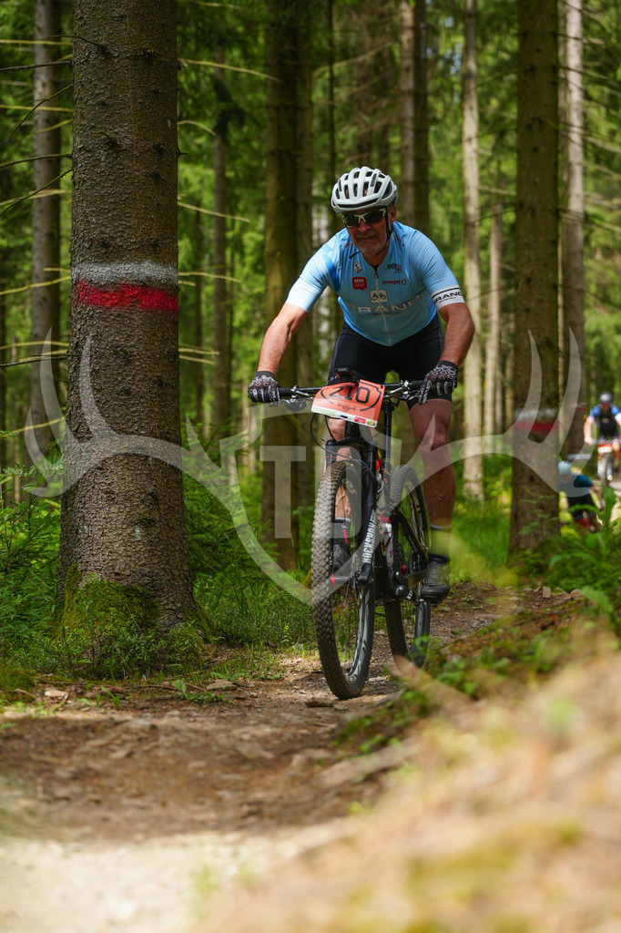 FC603705 | Fotogalerie der Treibjagd im Dunkelwald - Dein MTB Etappenrennen im Erzgebirge - Realisiert mit Pictrs.com